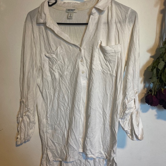 White, mid length sleeved Old Navy women’s shirt. - Picture 1 of 4